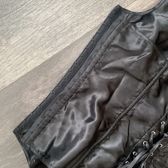 Fredericks of Hollywood dark academia black satin studded corset size 34 - Picture 9 of 12